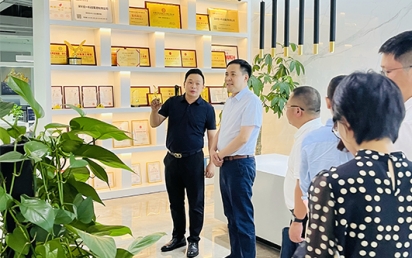 龙华民治街道张高攀书记莅临元宝娱乐考察、指导，助力元宝娱乐持续健康发展！